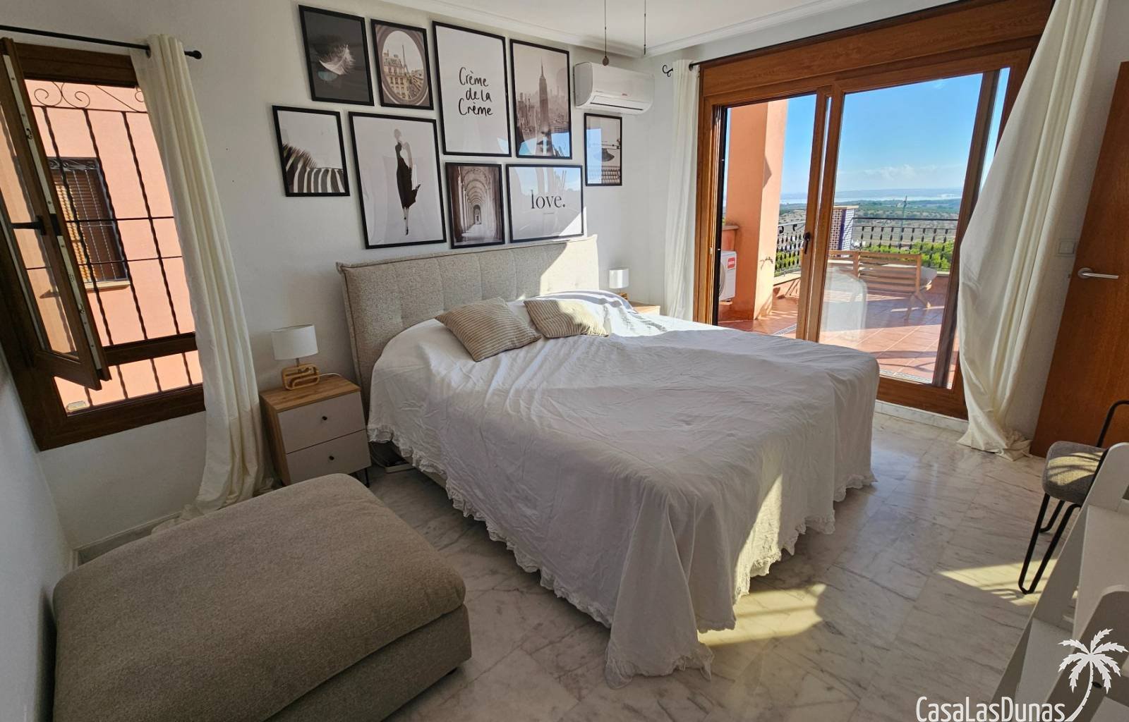 Suchen Sie eine perfekt gepflegte spanische Villa mit atemberaubendem Blick auf die Vega Baja, den Salzsee von Torrevieja und das Mittelmeer am Horiz