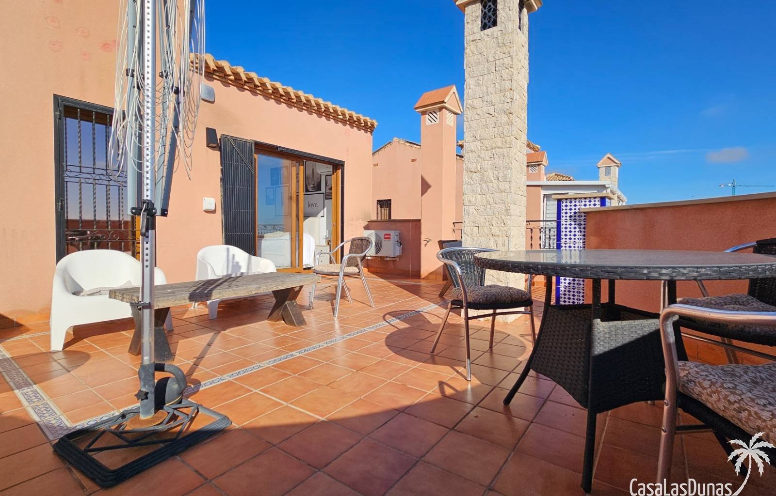 Suchen Sie eine perfekt gepflegte spanische Villa mit atemberaubendem Blick auf die Vega Baja, den Salzsee von Torrevieja und das Mittelmeer am Horiz
