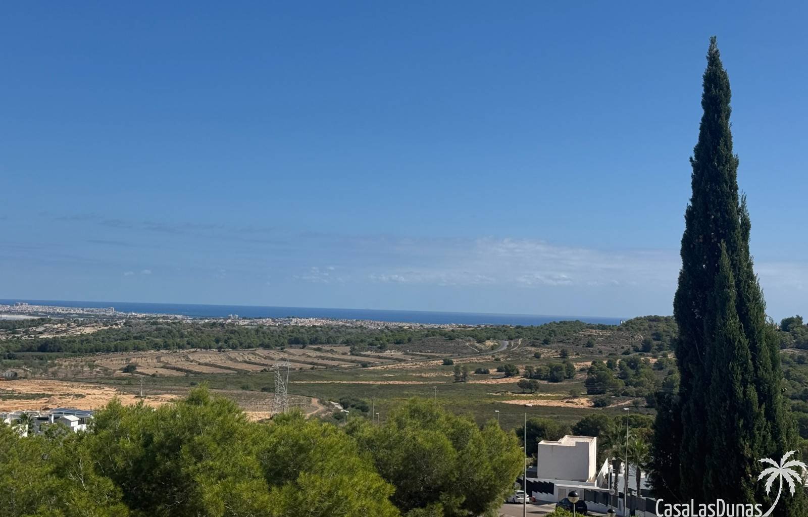 Suchen Sie eine perfekt gepflegte spanische Villa mit atemberaubendem Blick auf die Vega Baja, den Salzsee von Torrevieja und das Mittelmeer am Horiz
