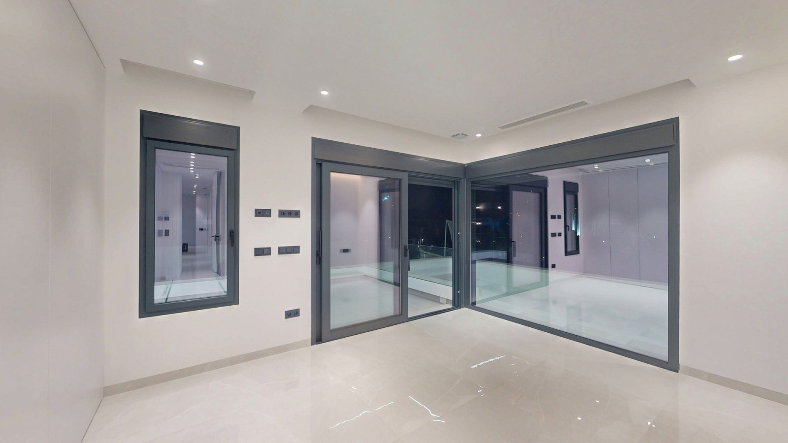  Diese exklusiven Villen befinden sich in der charmanten Stadt Finestrat und bieten ein unvergleichliches Wohnerlebnis. Mit insgesamt 12 Immobilien wu