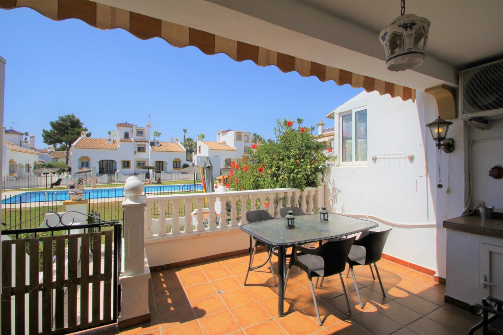   An ideally positioned townhouse with large living dining area, with separate kitchen and guest toilet on ground floor.&amp;amp;nbsp; 2 bedrooms and 