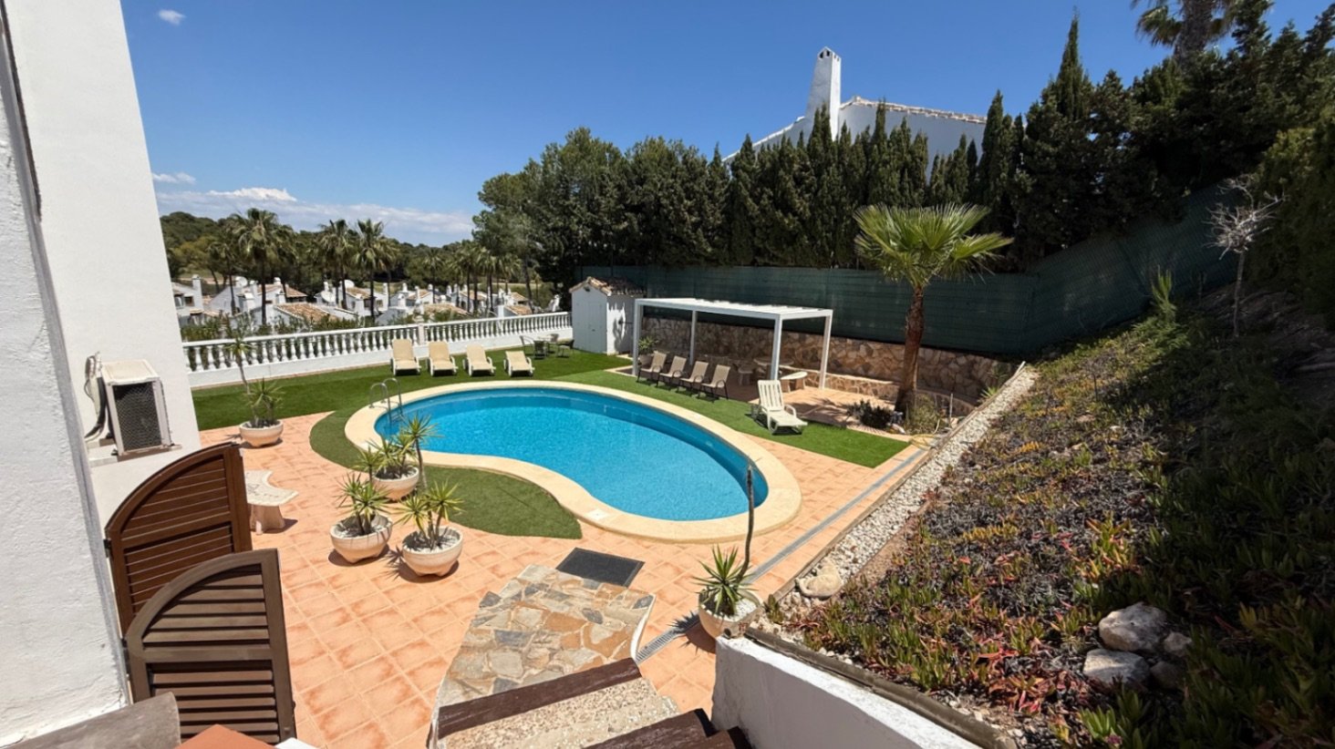  Charmantes Einfamilienhaus in Orihuela CostaDieses atemberaubende Einfamilienhaus in der malerischen Stadt Orihuela, Alicante, bietet ein außergewöhn