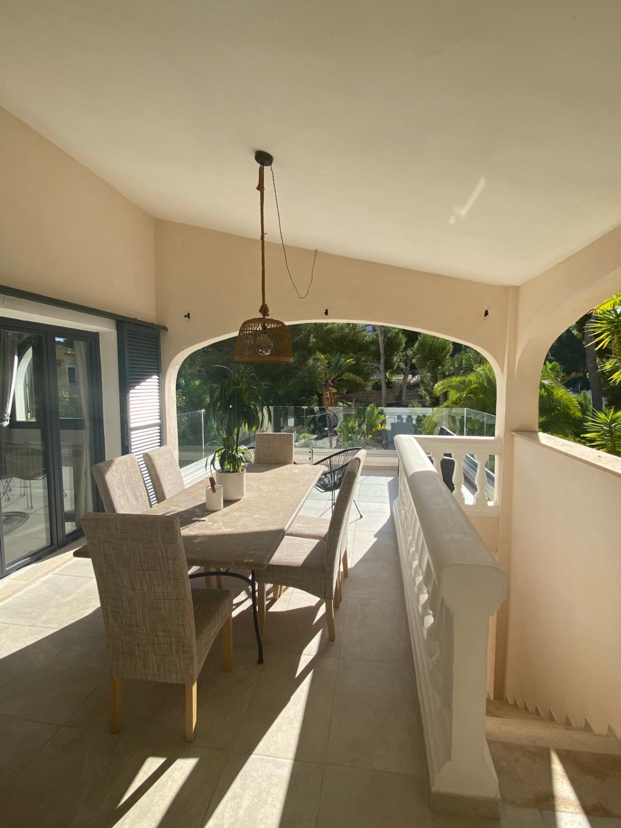  Diese charmante Villa, die 2022 vollständig renoviert wurde und über eine Lizenz für Ferienvermietungen verfügt, befindet sich auf einem großzügigen 