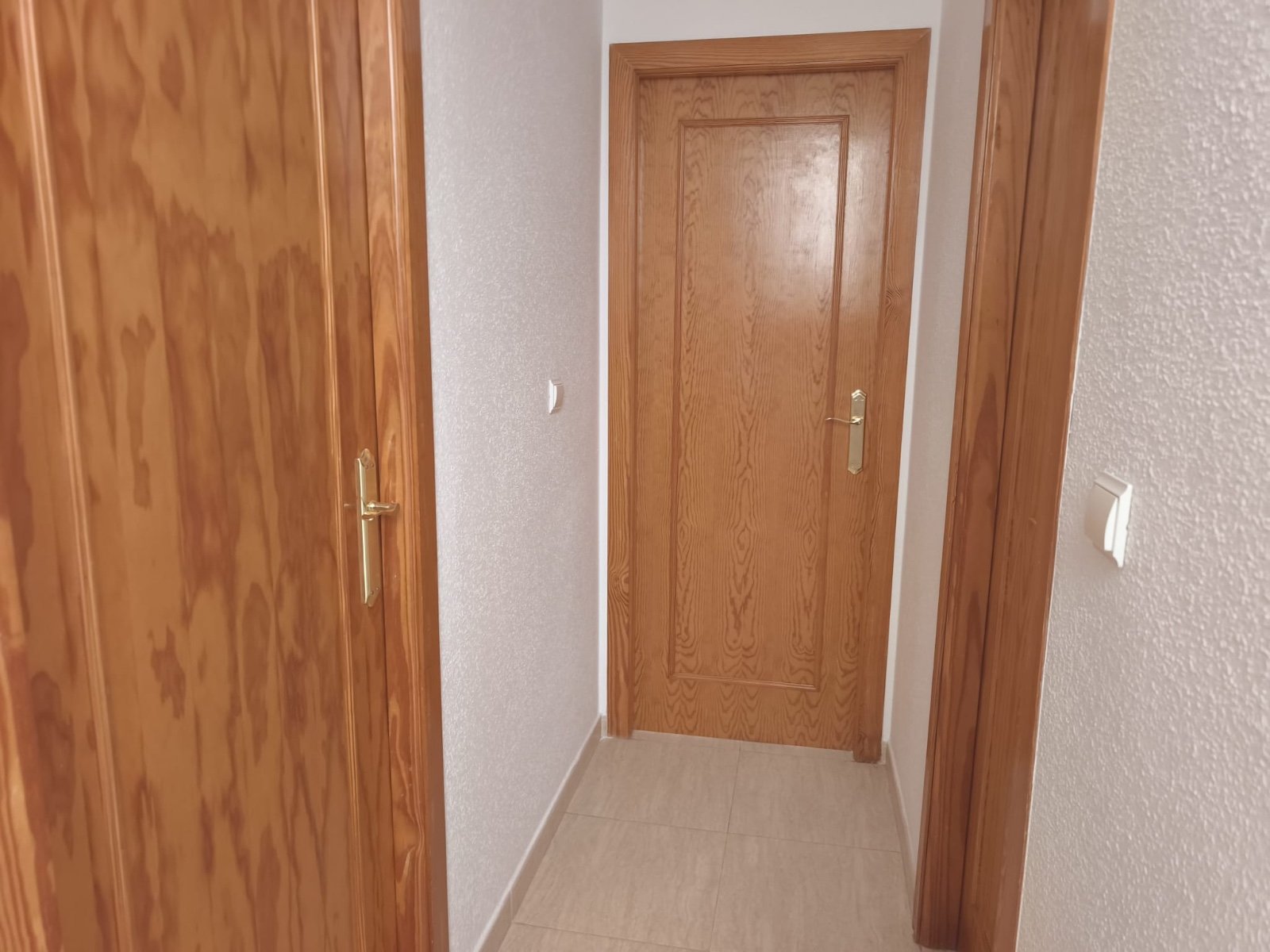 

Entdecken Sie diesen wunderschönen Bungalow auf zwei Etagen mit Dachterrasse, gelegen auf einem privaten Grundstück in d