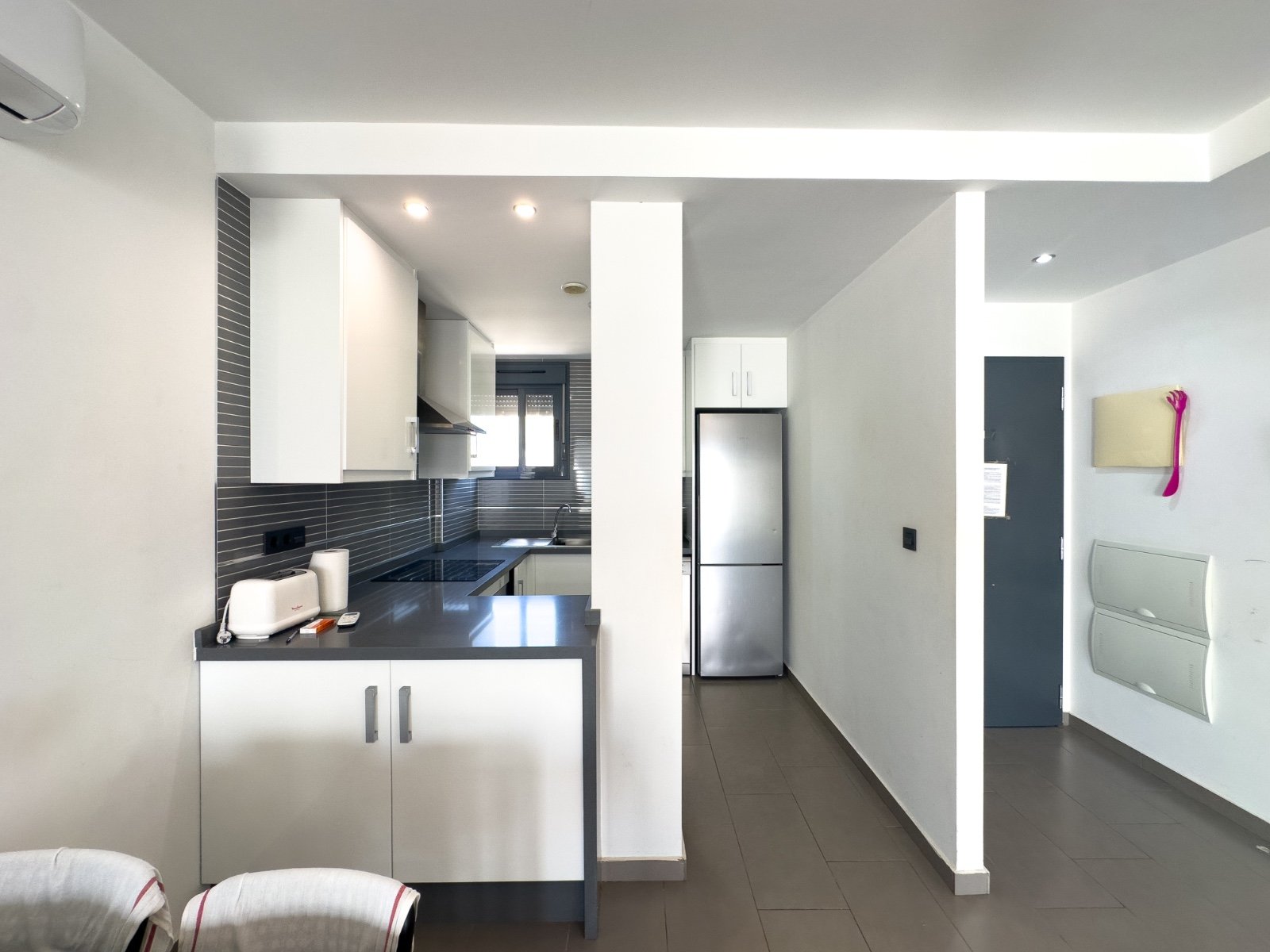 Dieser stilvolle Bungalow im Obergeschoss in der begehrten Wohnanlage Oasis Beach La Zenia bietet die perfekte Kombination aus Komfort, Lage und medi