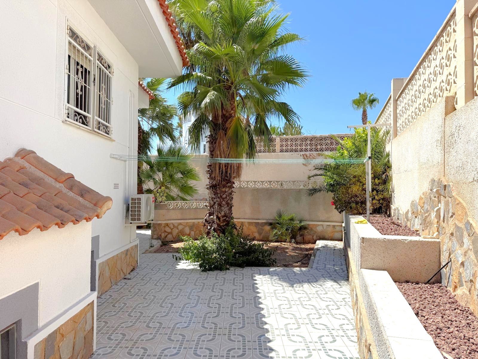   An impressive Mediterranea style  villa  enjoying a privileged elevated position and perfect orientation for sun close to 3 golf courses, white sand