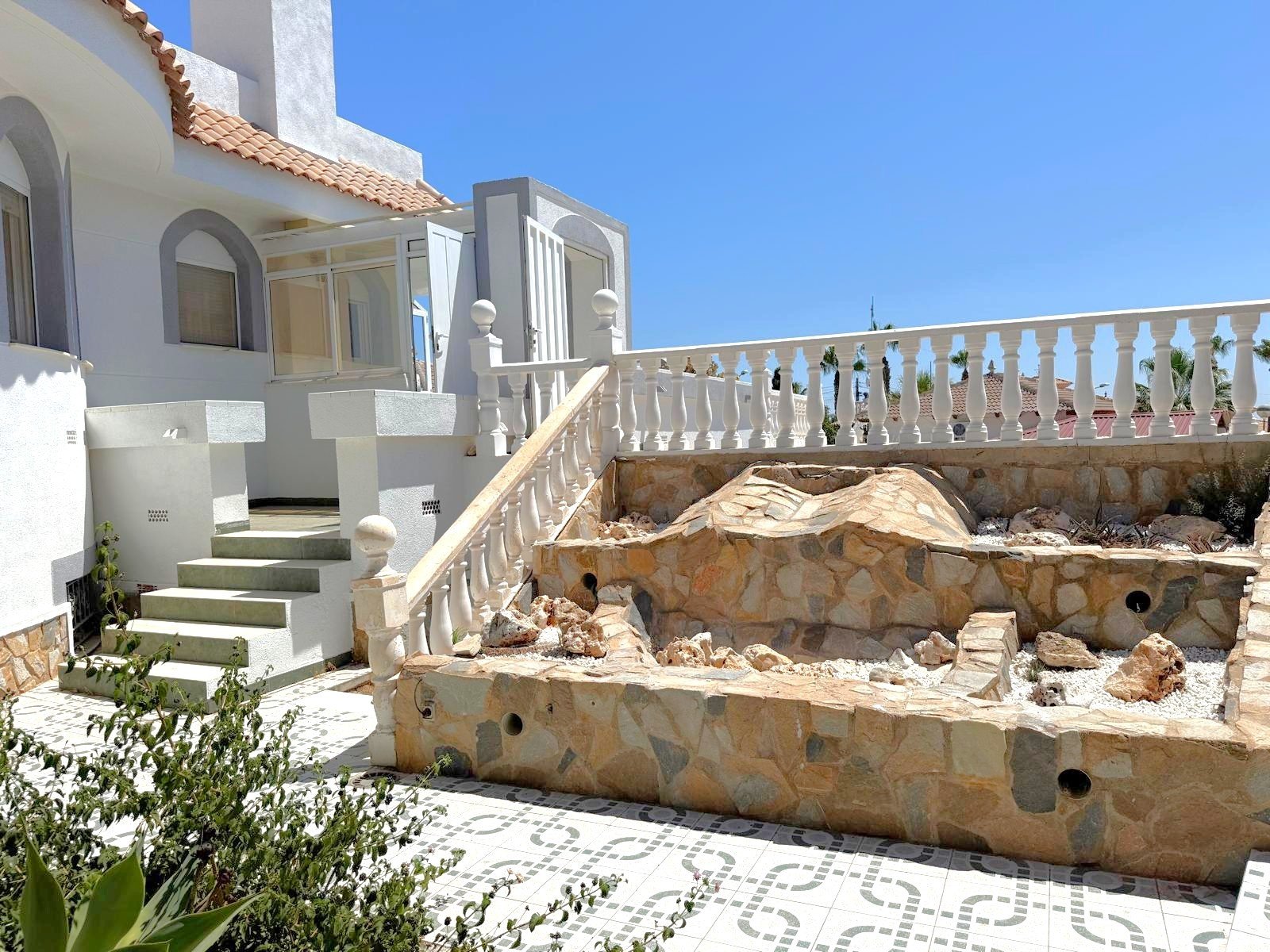   An impressive Mediterranea style  villa  enjoying a privileged elevated position and perfect orientation for sun close to 3 golf courses, white sand