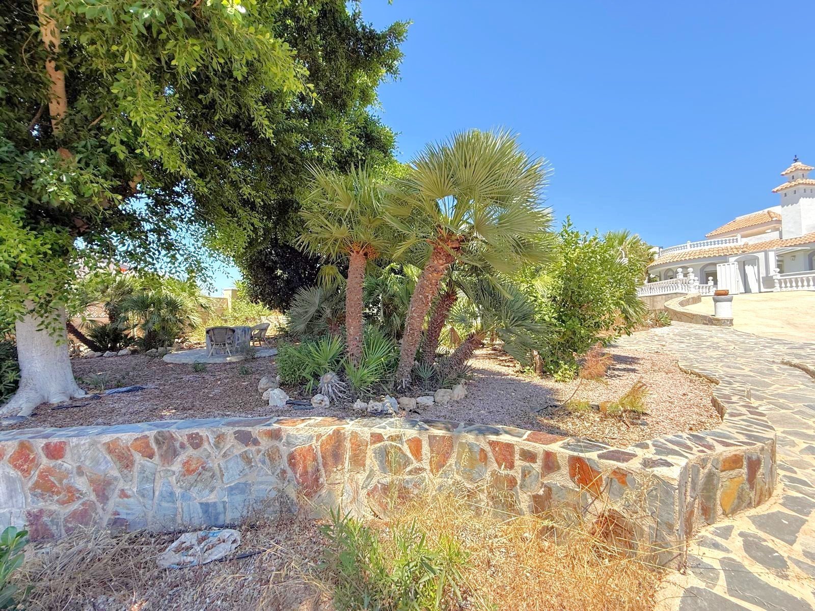   An impressive Mediterranea style  villa  enjoying a privileged elevated position and perfect orientation for sun close to 3 golf courses, white sand