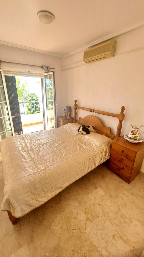This well-proportioned townhouse offers excellent outdoor space, a practical layout, and a superb location. With a communal swimming pool and easy a