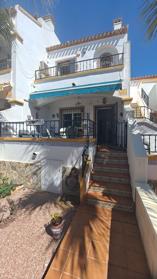 This well-proportioned townhouse offers excellent outdoor space, a practical layout, and a superb location. With a communal swimming pool and easy a