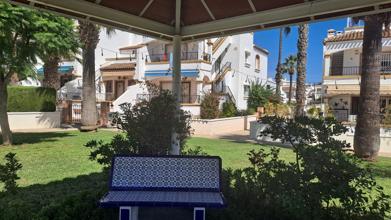This well-proportioned townhouse offers excellent outdoor space, a practical layout, and a superb location. With a communal swimming pool and easy a