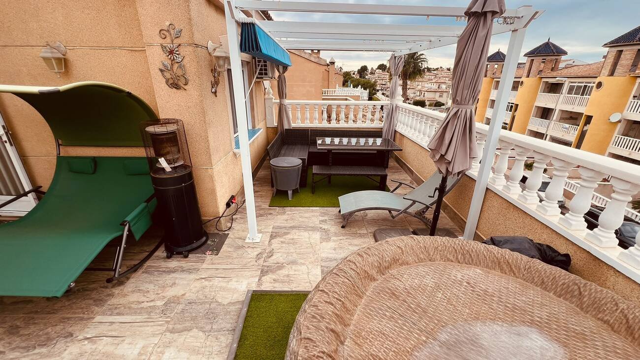   Fantastic Opportunity – 3-Bedroom Detached Villa in Villamartin
Discover this spacious and versatile 3-bedroom, 2-bathroom detached villa,