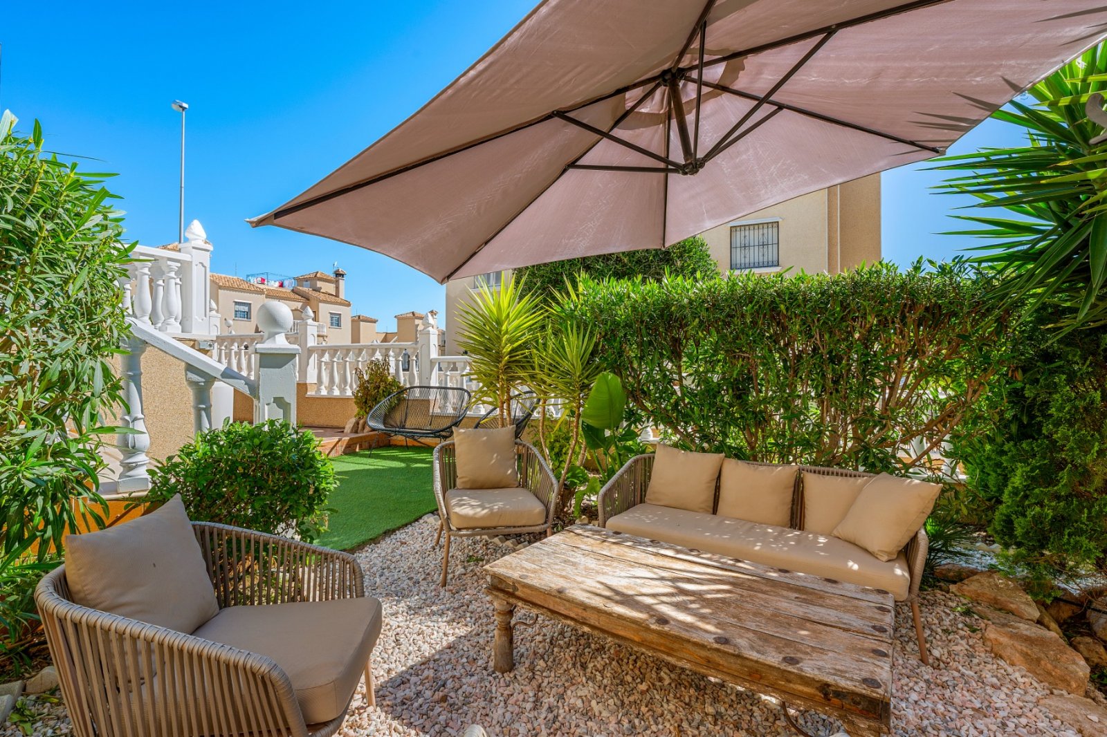   Thanks to the quiet location, away from the street, you enjoy complete privacy and a green, relaxed environment in the beautifully landscaped southe
