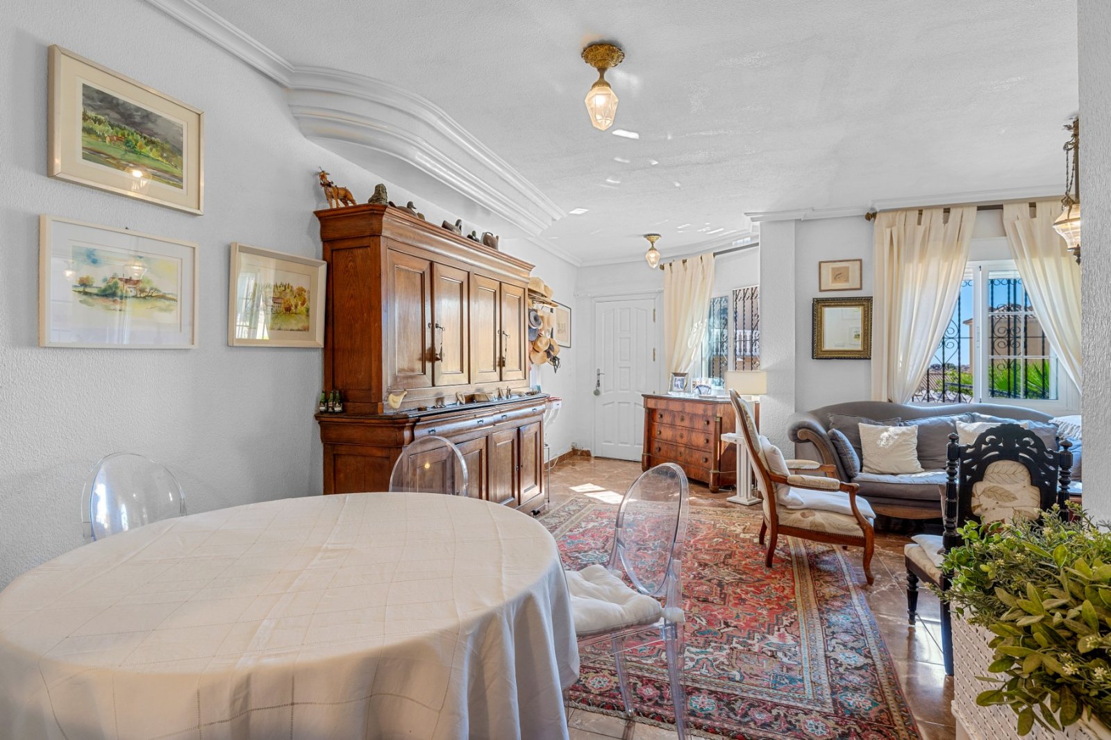   Thanks to the quiet location, away from the street, you enjoy complete privacy and a green, relaxed environment in the beautifully landscaped southe