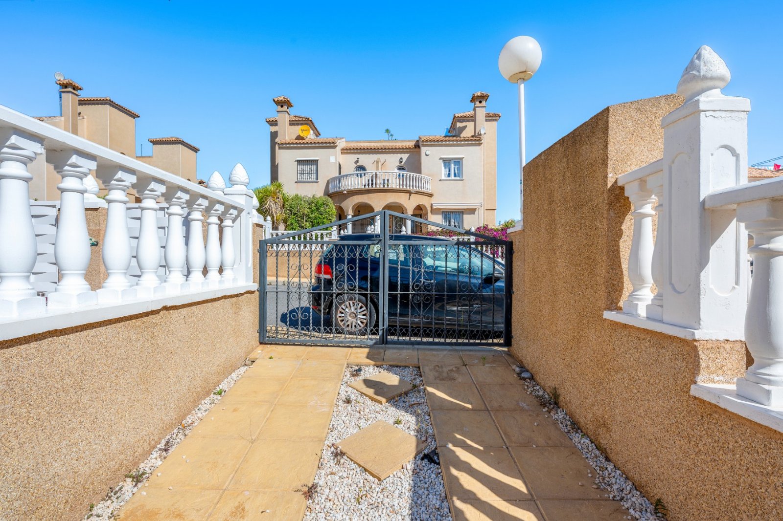   Thanks to the quiet location, away from the street, you enjoy complete privacy and a green, relaxed environment in the beautifully landscaped southe