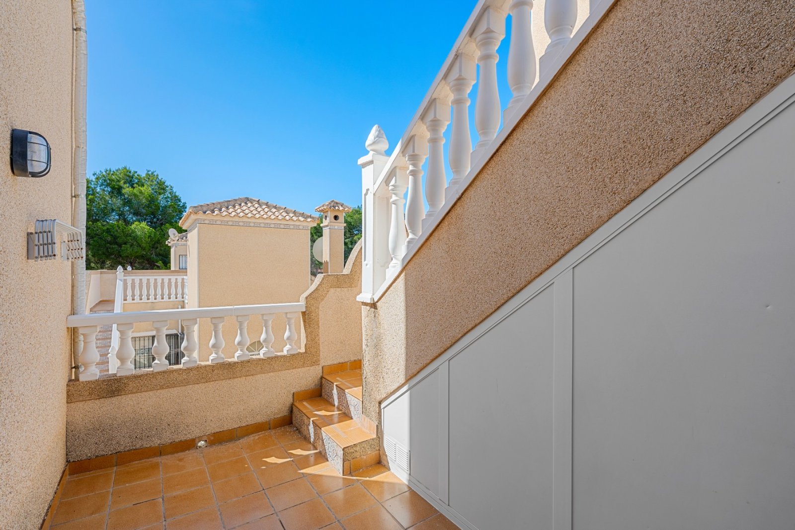   Thanks to the quiet location, away from the street, you enjoy complete privacy and a green, relaxed environment in the beautifully landscaped southe