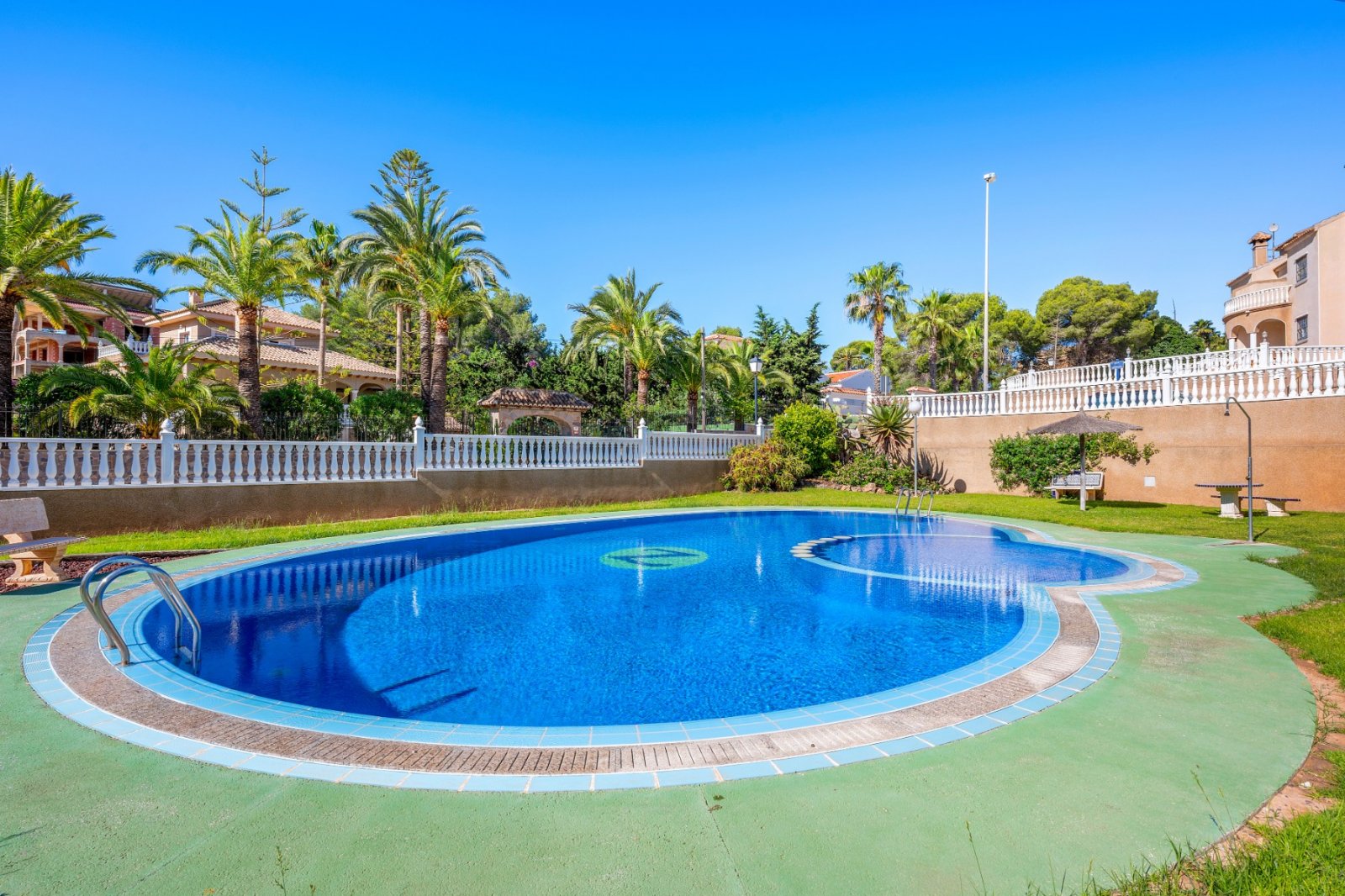   Thanks to the quiet location, away from the street, you enjoy complete privacy and a green, relaxed environment in the beautifully landscaped southe