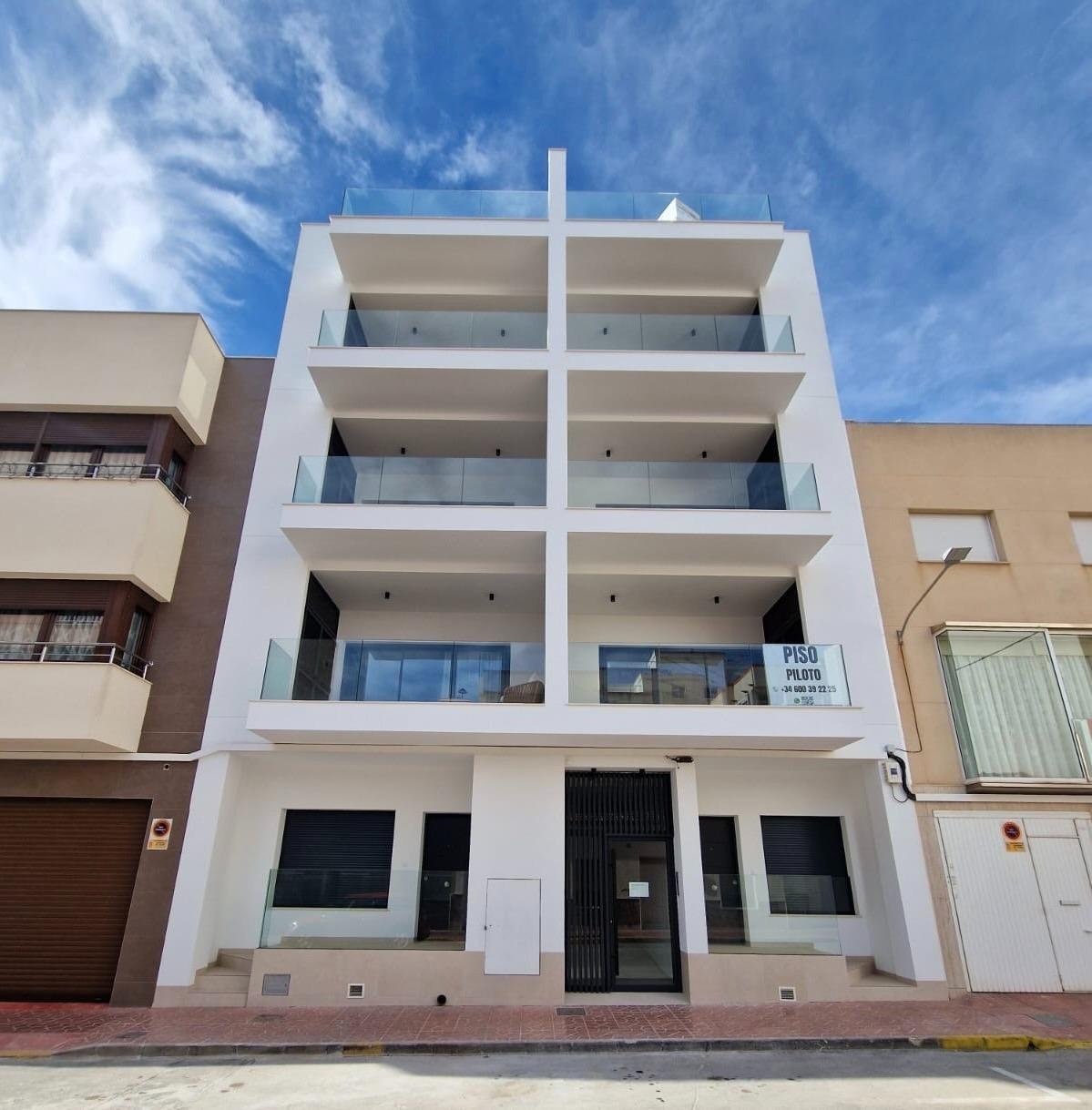 
												NEU GEBAUTE WOHNUNGEN IN GUARDAMAR DEL SEGURA 

Penthouse mit privatem Solarium und Dachboden auf dem Dach!!! Fertiggestellt: Schlüsselfe