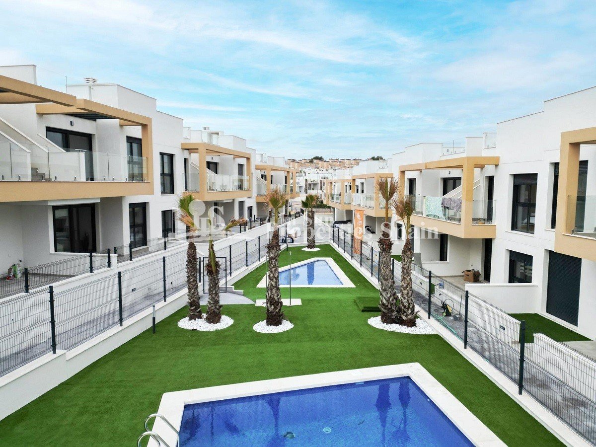 
												SCHLÜSSELBEREIT !! NEW BUILD RESIDENCIAL COMPLEX IN PAU 26, ORIHUELA COSTA - SPRING OFFER umfasst Möbel, Küchengeräte und Klimaanlage! un