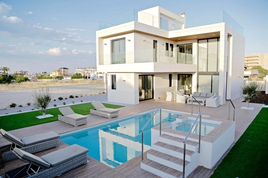 
												NEU GEBAUTE VILLEN IN CAMPOAMOR Wunderschön gestaltete, moderne Neubauvillen im beliebten Badeort Campoamor an der Orihuela Costa.  Die V