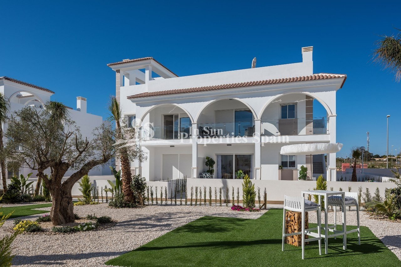 
												HERRLICHES APARTMENT in DOÑA PEPA, CIUDAD QUESADA - mit privatem Garten und Gemeinschaftspool.

Dieses 84m2 große Apartment im Erdgeschos