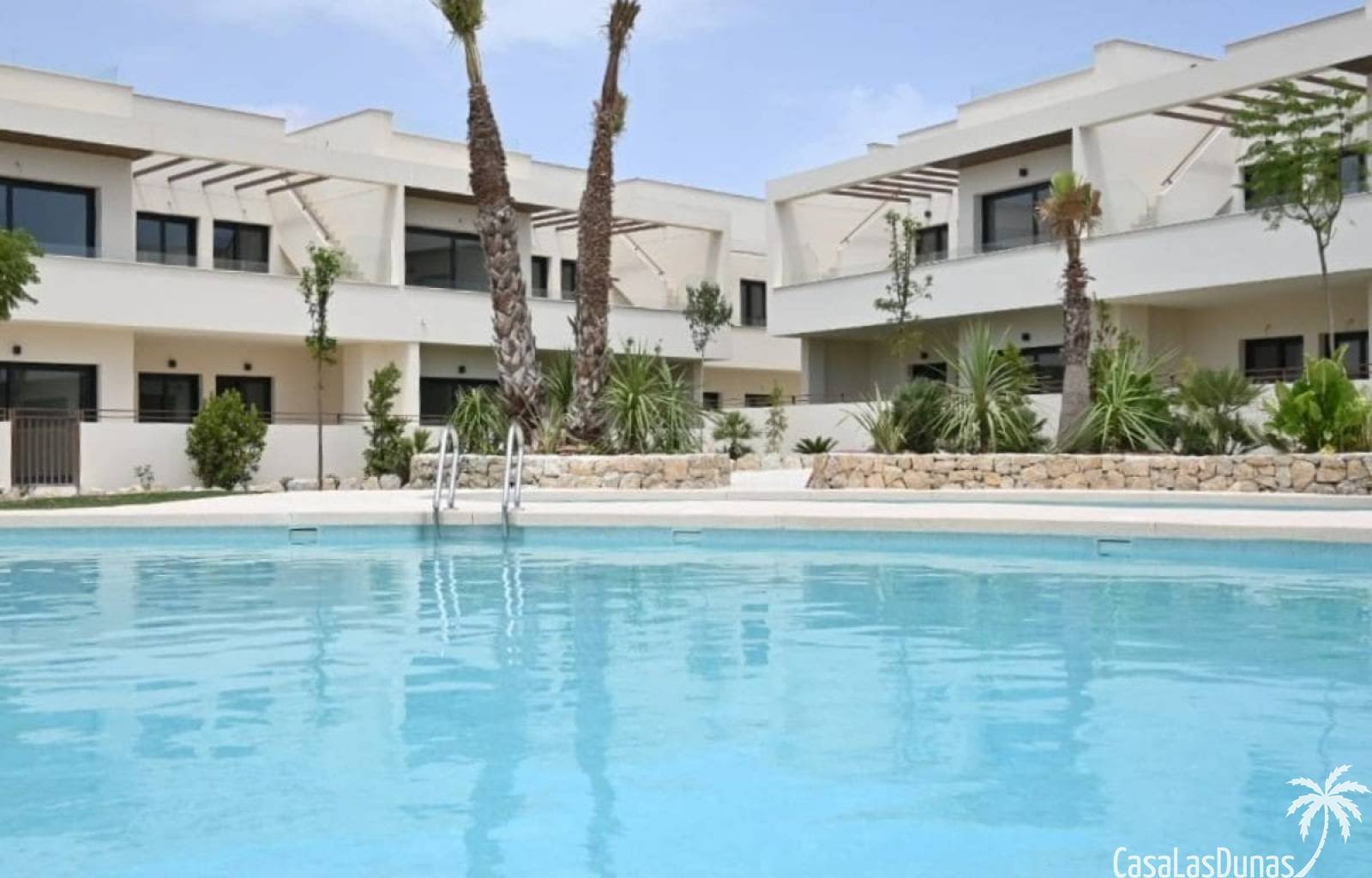  Schöne Apartments mit 2 Schlafzimmern und 2 Bädern in Torrevieja. Im Erdgeschoss und im ersten Stock. Die Häuser befinden sich in bester Lage, nur we