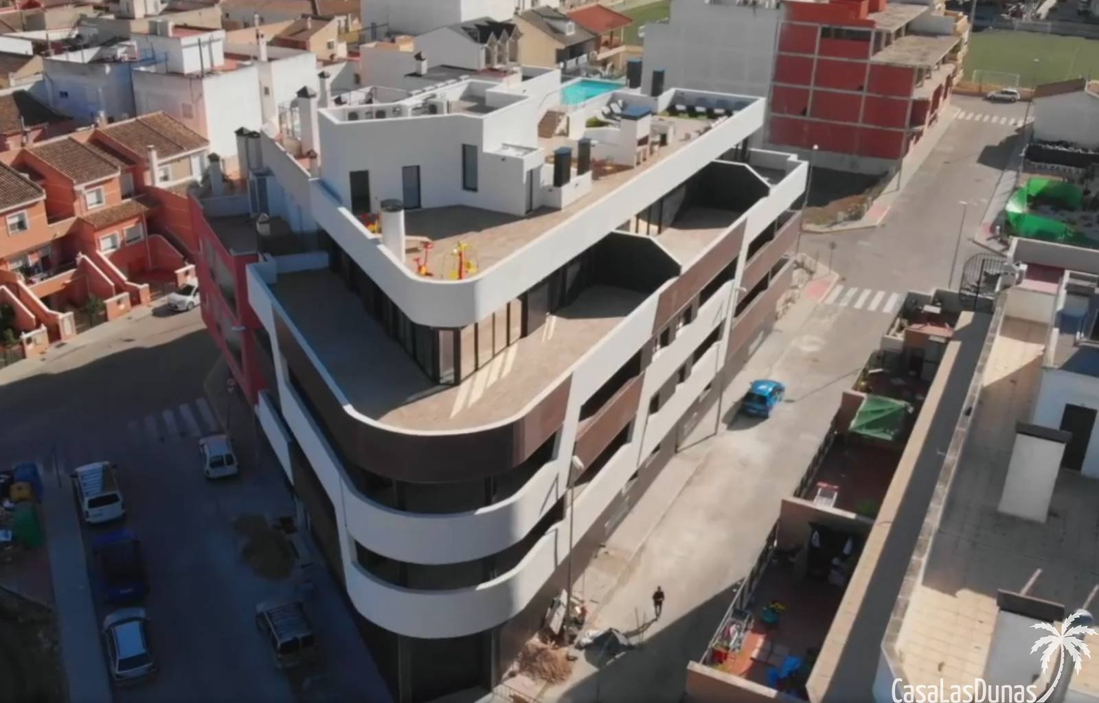  Das typisch spanische Dorf Formentera del Segura liegt in einer Grünanlage zwischen Zitrusfeldern. Der Ort liegt zentral in der Nähe von Straßen zu g