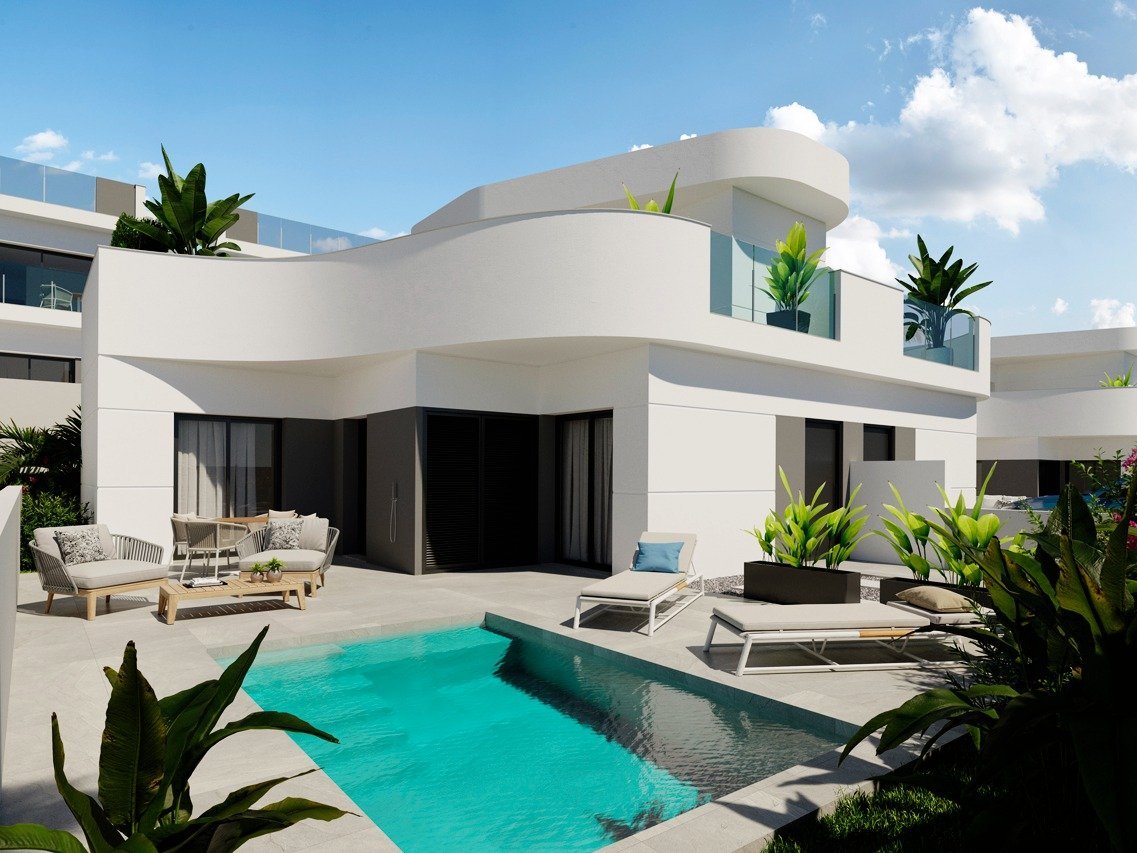 
												WUNDERBARE NEUBAU-VILLA, HALBFREISTEHEND, IN LOS BALCONES, TORREVIEJA mit eigenem Pool, nur 4km vom Strand entfernt.

Diese 84m2 Doppelha