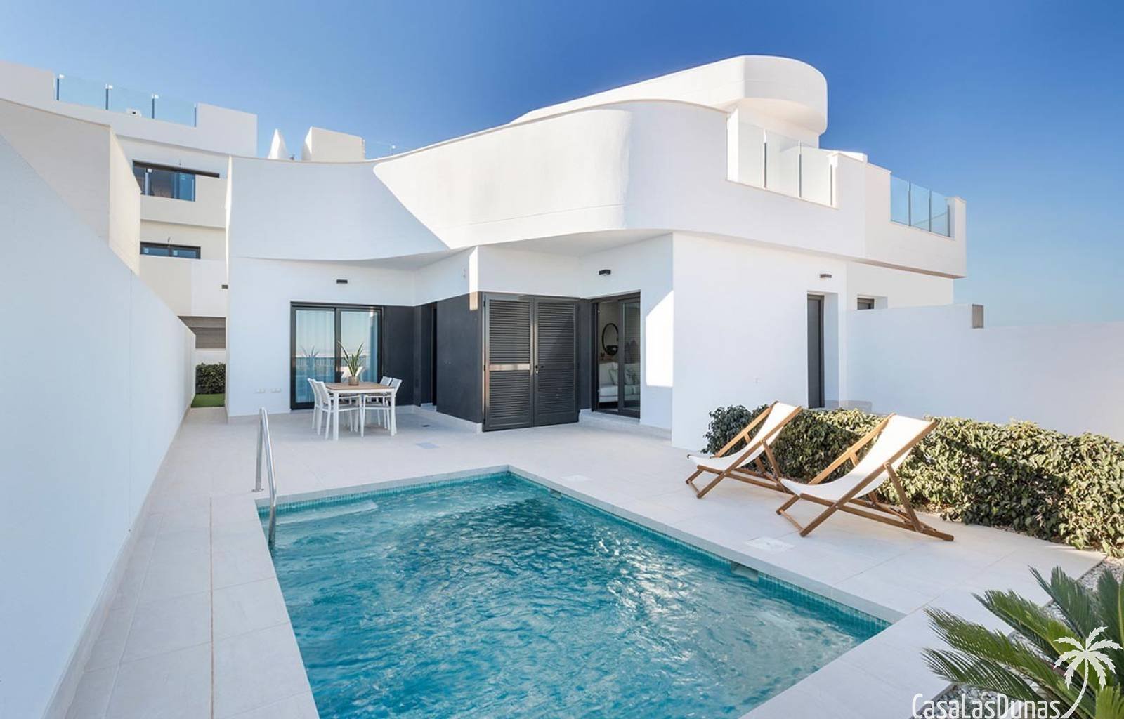  Wir freuen uns, Ihnen diese Häuser in Los Balcones zu zeigen. Die Doppelhaushälften verfügen über 3 Schlafzimmer und 3 Badezimmer. Diese Immobilien b