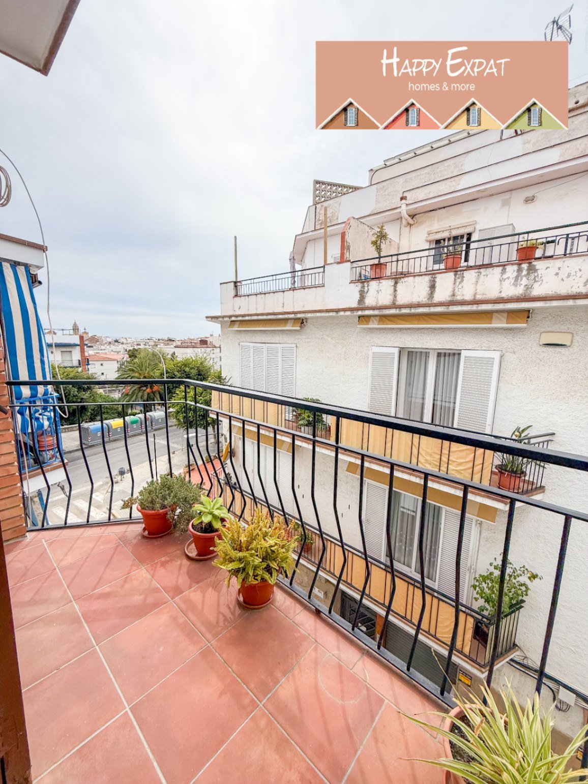 Entdecken Sie diese vielseitige Wohnung im Viertel Pueblo Seco in Sitges.

Das Anwesen bietet viel Potenzial, mit drei Schlafzimmern, einem lichtdur
