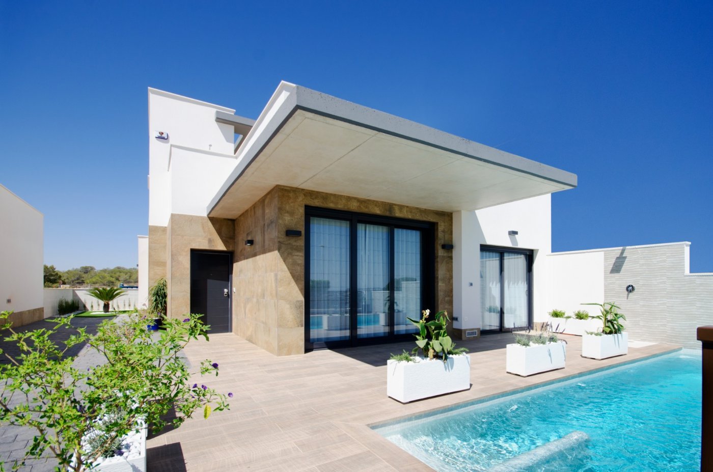 
												NEUBAU EINER VILLENANLAGE IN SAN MIGUEL DE SALINAS
 
 Neubau Villa mit 3 Schlafzimmern und 3 Bädern, offene Küche mit Wohn-Esszimmer.
 
 
