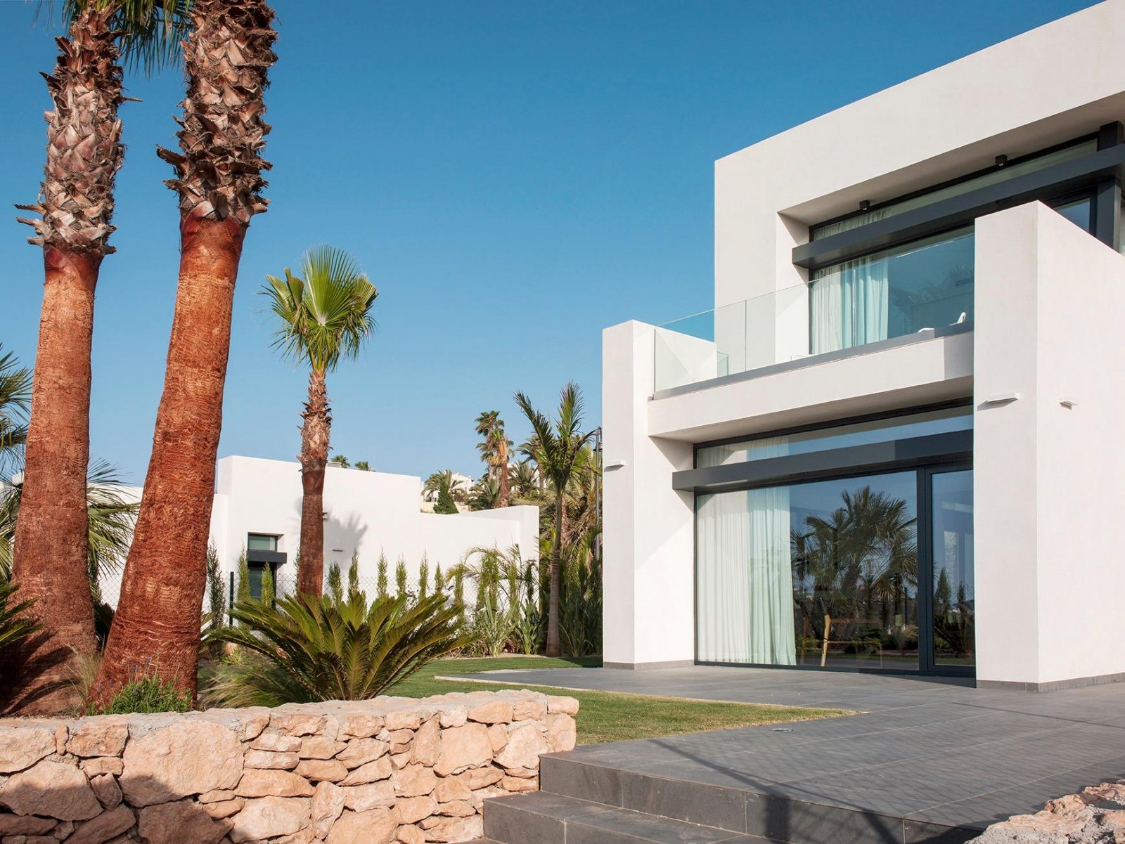 
												Neubau-Villen zum Verkauf im La Manga Club - Luxus-Wohnen in einem prestigeträchtigen Resort

Moderne, geräumige Villen in zentraler Lage