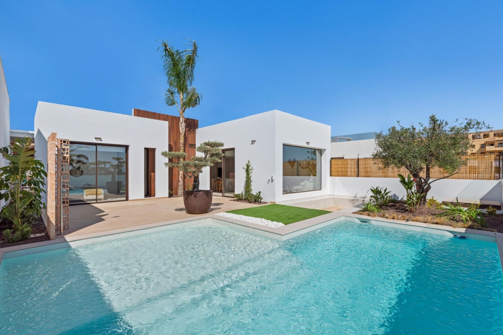 
												Neubau Villen Front Line La Serena Golf in Los Alcázares

Entdecken Sie eine neue Wohnanlage in Los Alcázares, Murcia, mit 16 modernen Ap