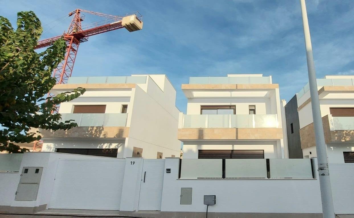 
												NEU GEBAUTE VILLEN IN SAN PEDRO DEL PINATAR Neu gebaute moderne Villen in der Nähe des Zentrums von San Pedro del Pinatar. Villen bauen ü