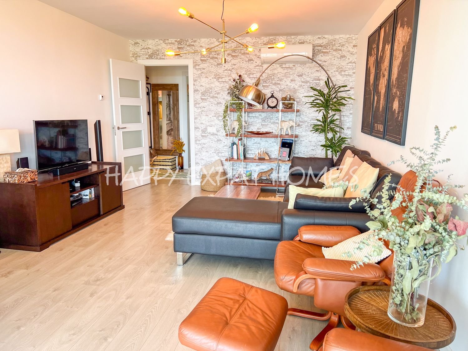 Dieses prächtige Apartment besticht durch sein Design, seine großzügigen Räume und Energieeffizienz. Es befindet sich in einem modernen Gebäude aus En