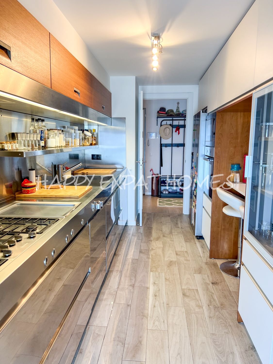 Dieses prächtige Apartment besticht durch sein Design, seine großzügigen Räume und Energieeffizienz. Es befindet sich in einem modernen Gebäude aus En
