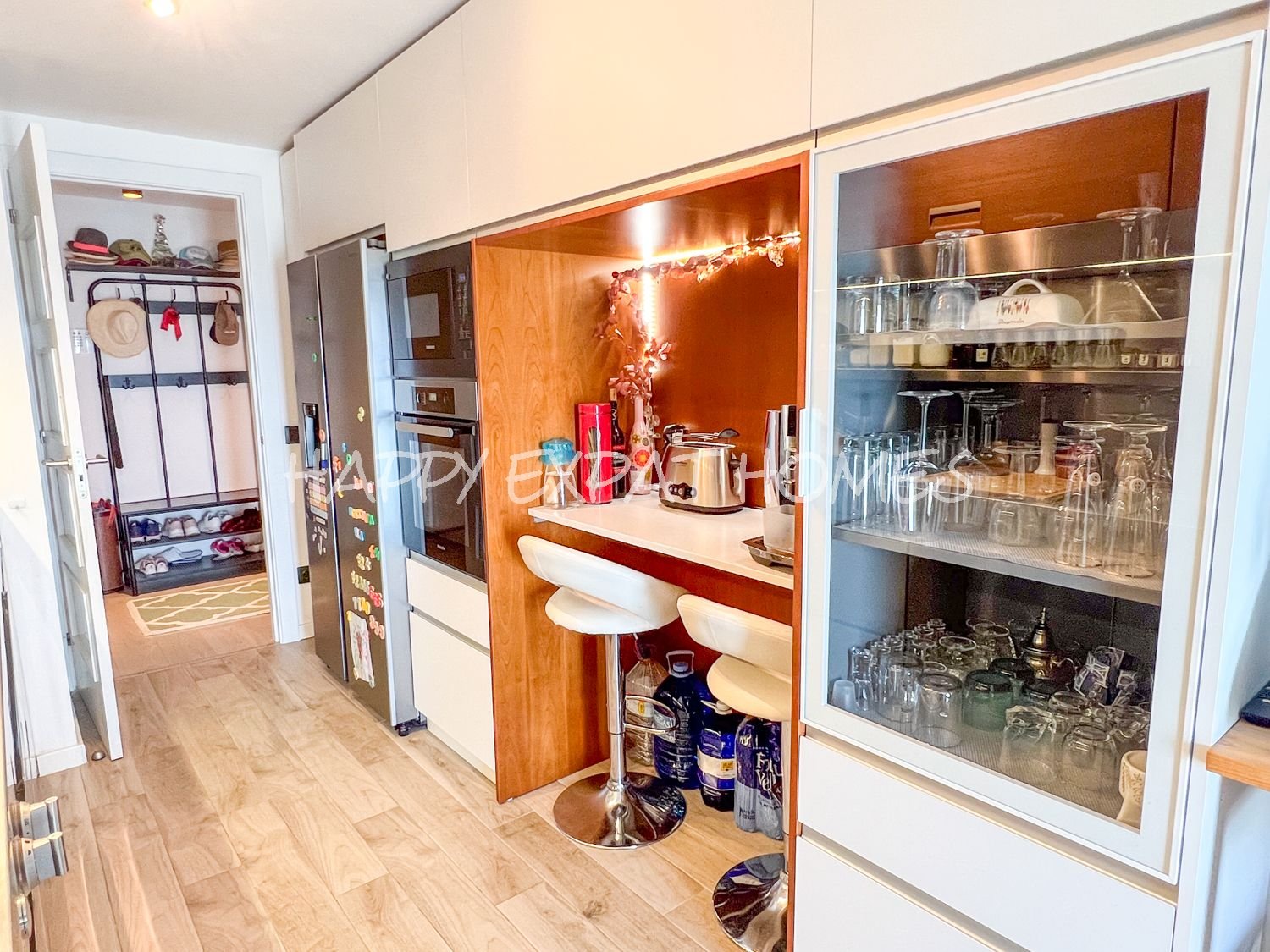 Dieses prächtige Apartment besticht durch sein Design, seine großzügigen Räume und Energieeffizienz. Es befindet sich in einem modernen Gebäude aus En