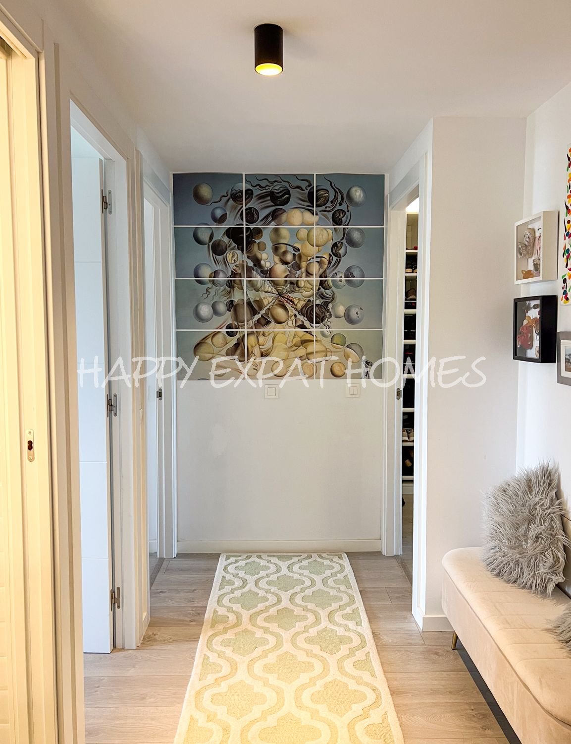 Dieses prächtige Apartment besticht durch sein Design, seine großzügigen Räume und Energieeffizienz. Es befindet sich in einem modernen Gebäude aus En