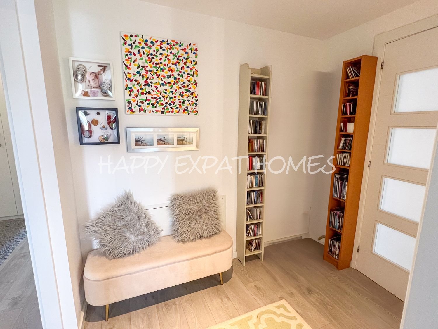 Dieses prächtige Apartment besticht durch sein Design, seine großzügigen Räume und Energieeffizienz. Es befindet sich in einem modernen Gebäude aus En