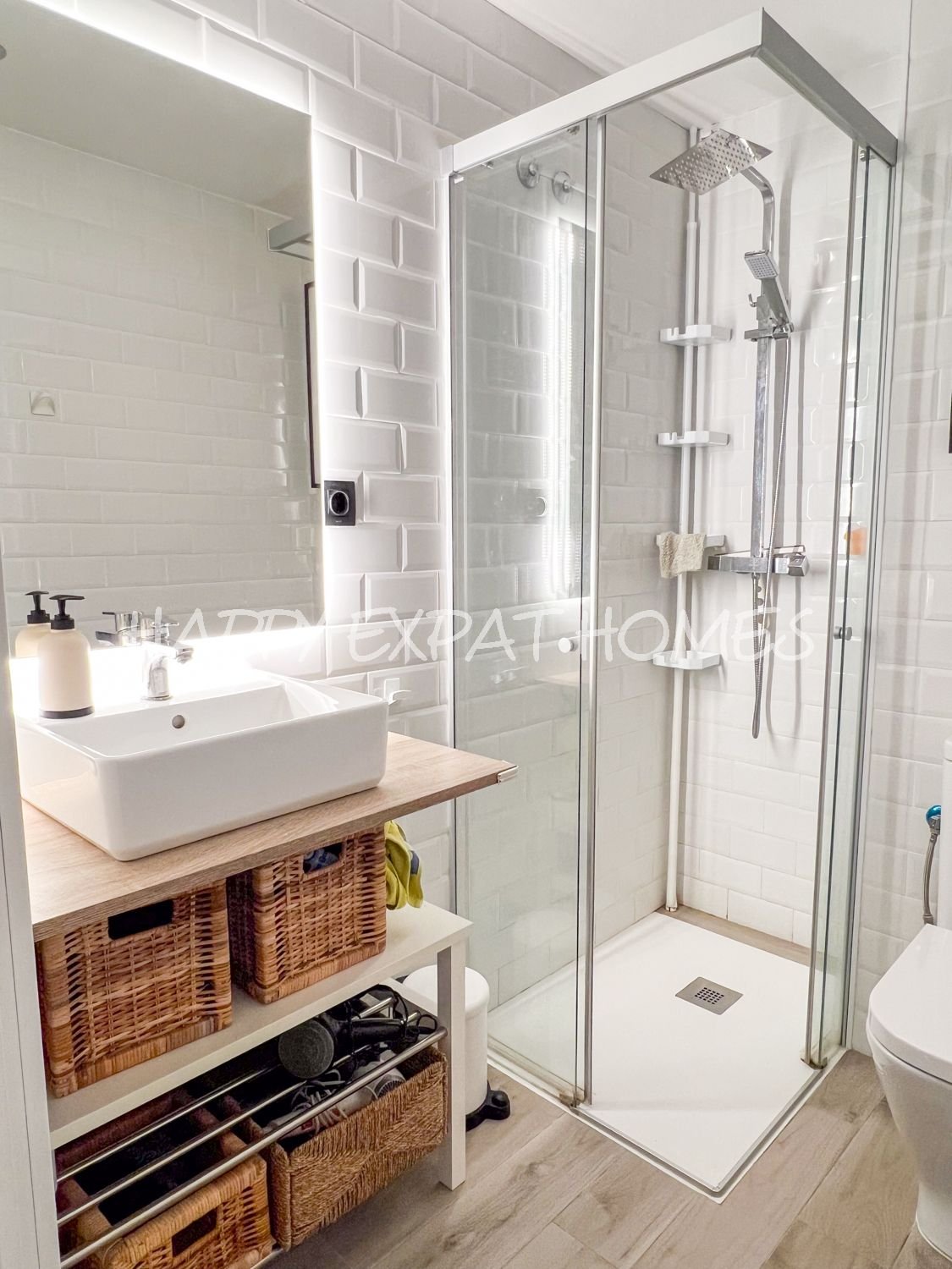 Dieses prächtige Apartment besticht durch sein Design, seine großzügigen Räume und Energieeffizienz. Es befindet sich in einem modernen Gebäude aus En