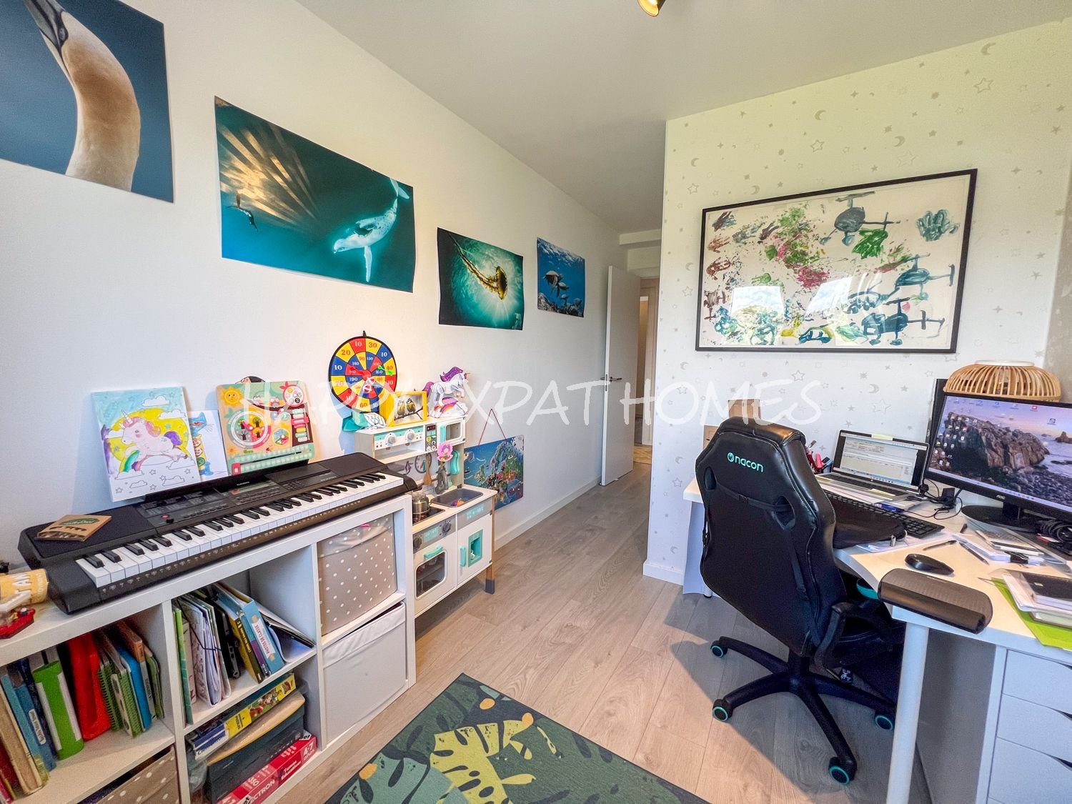 Dieses prächtige Apartment besticht durch sein Design, seine großzügigen Räume und Energieeffizienz. Es befindet sich in einem modernen Gebäude aus En