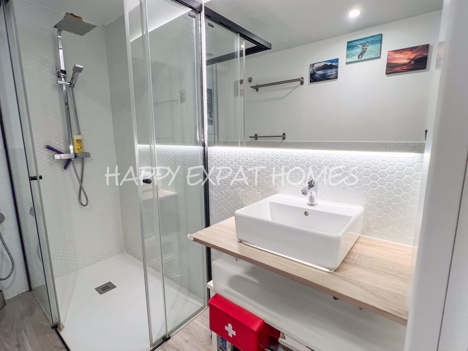 Dieses prächtige Apartment besticht durch sein Design, seine großzügigen Räume und Energieeffizienz. Es befindet sich in einem modernen Gebäude aus En