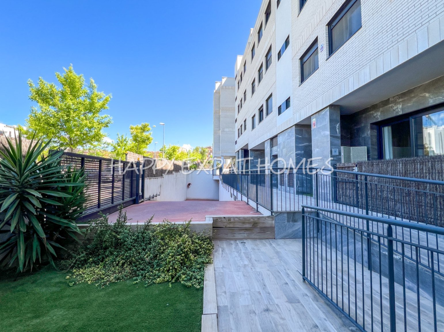 Dieses prächtige Apartment besticht durch sein Design, seine großzügigen Räume und Energieeffizienz. Es befindet sich in einem modernen Gebäude aus En