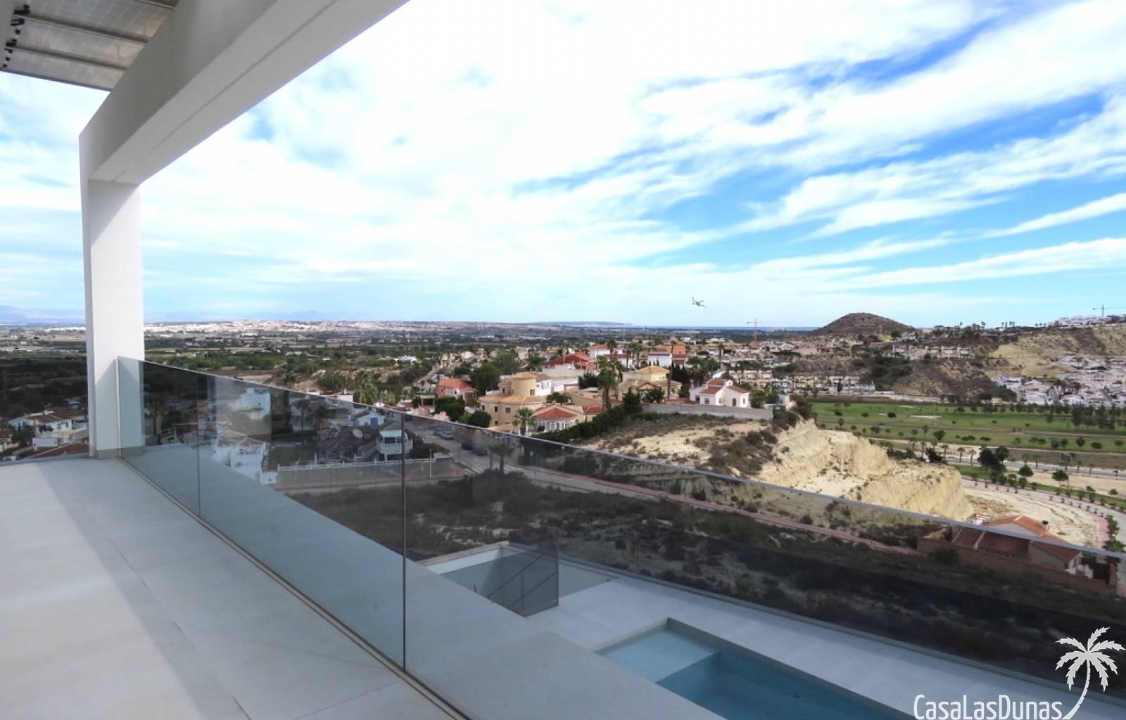 Luxusvilla-Schlüssel bereit!
 Komplett möblierte Villa in wunderschöner Lage in Ciudad Quesada. Diese Villa bietet einen wunderschönen Blick auf die