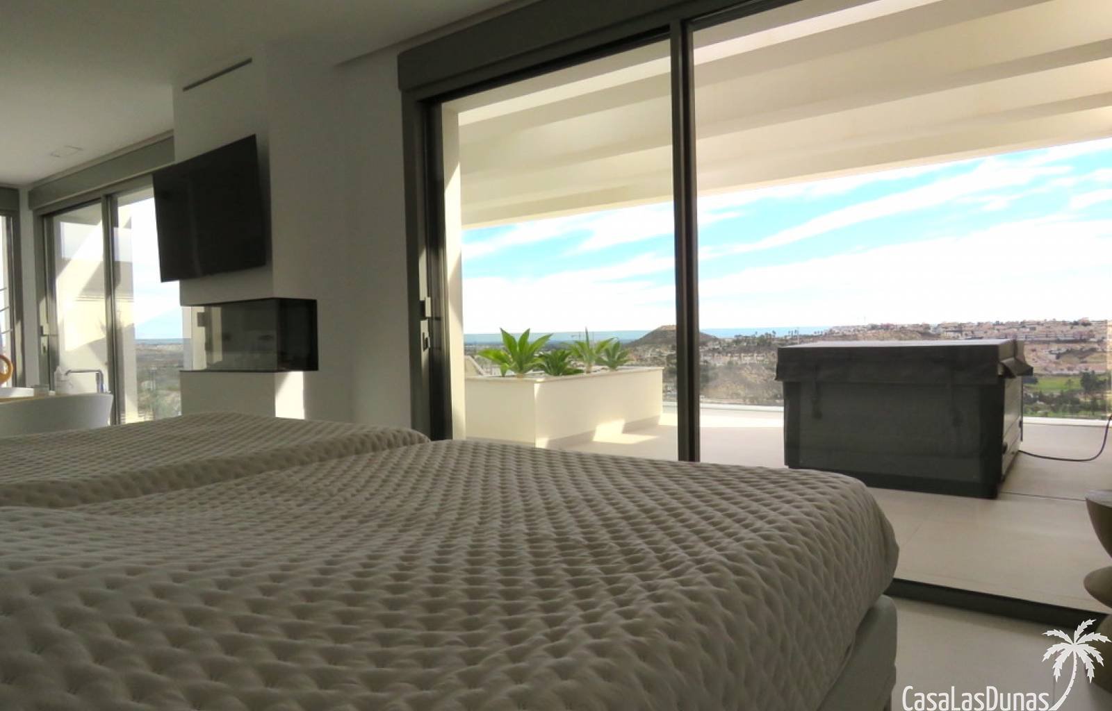 Luxusvilla-Schlüssel bereit!
 Komplett möblierte Villa in wunderschöner Lage in Ciudad Quesada. Diese Villa bietet einen wunderschönen Blick auf die