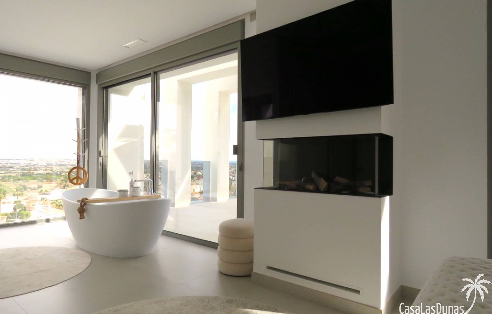 Luxusvilla-Schlüssel bereit!
 Komplett möblierte Villa in wunderschöner Lage in Ciudad Quesada. Diese Villa bietet einen wunderschönen Blick auf die