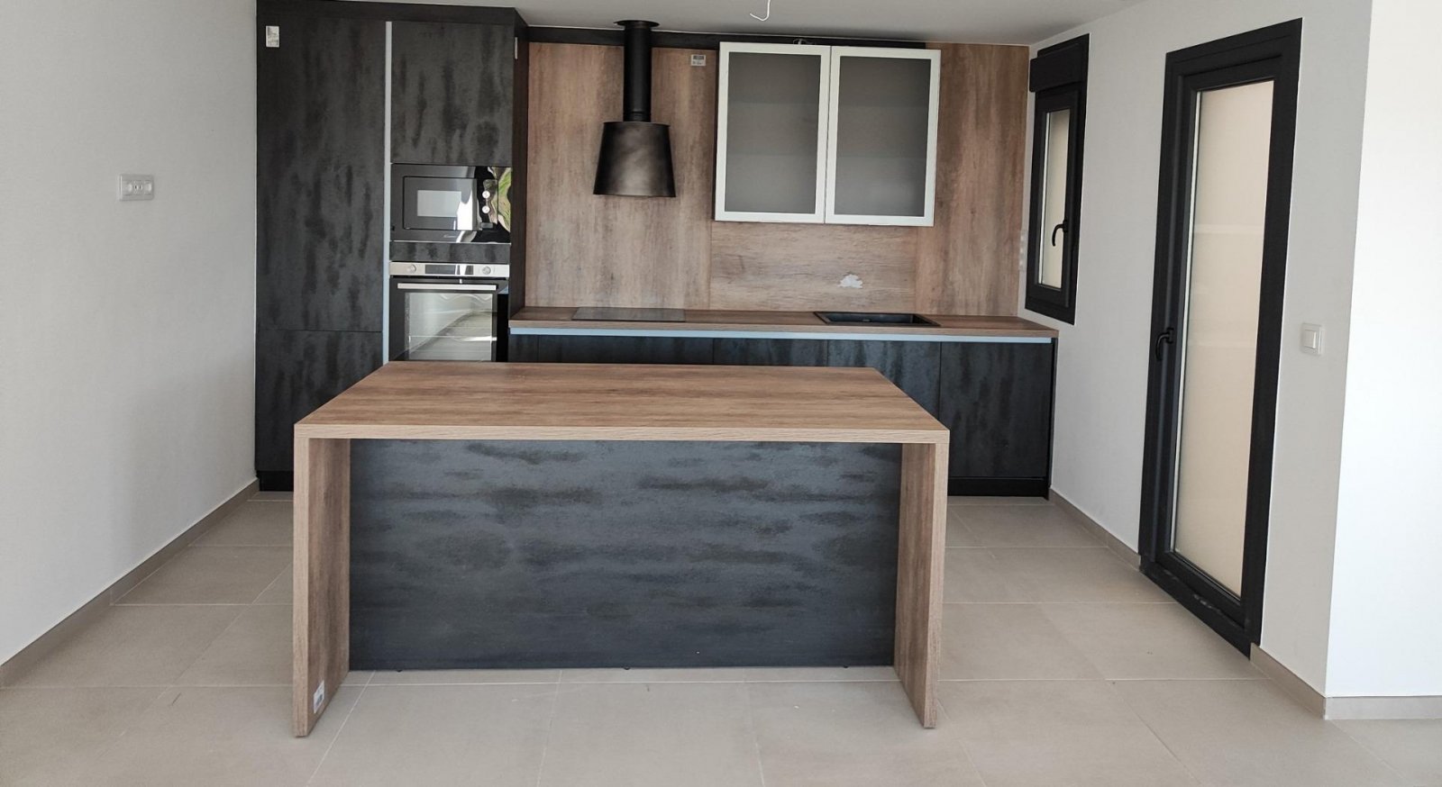 NEU GEBAUTE PENTHÄUSER IN TORRE-PACHECO Neue Wohnanlage mit Wohnungen in Torre Pacheco (Murcia) im Herzen der Costa Cálida. Die zweite Ph