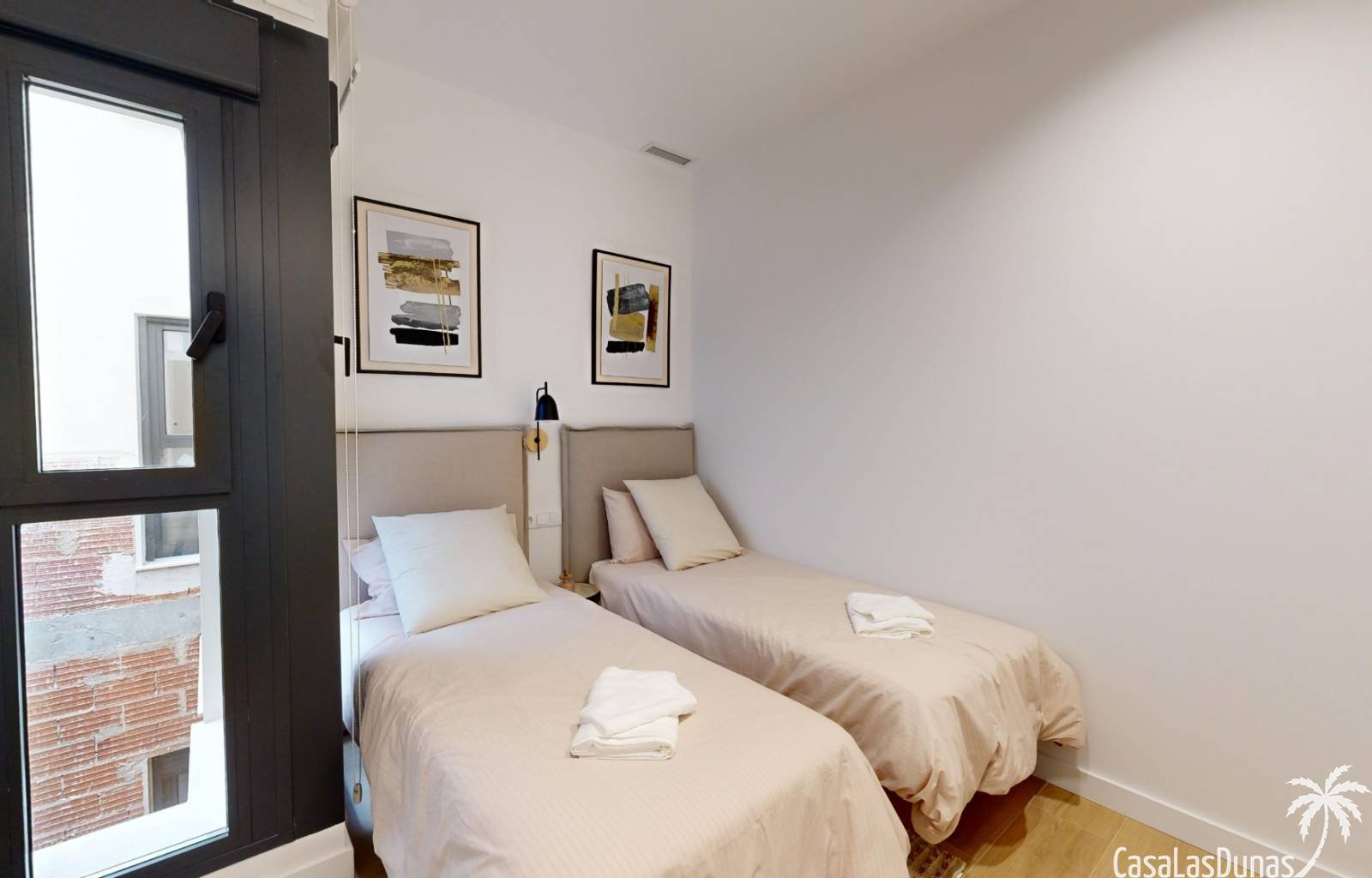 Diese wunderschönen neuen Apartments liegen direkt im Zentrum von Guardamar, nur 600 Meter vom Sandstrand entfernt. Sie sind geräumig, mit 3 Schlafzi