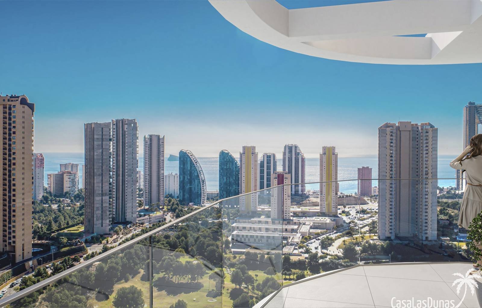 Dieser Wohnturm in Benidorm verfügt über nicht weniger als 108 Wohneinheiten. Es gibt Häuser mit 2 oder 3 Schlafzimmern und 1 Penthouse mit 4 Schlafz