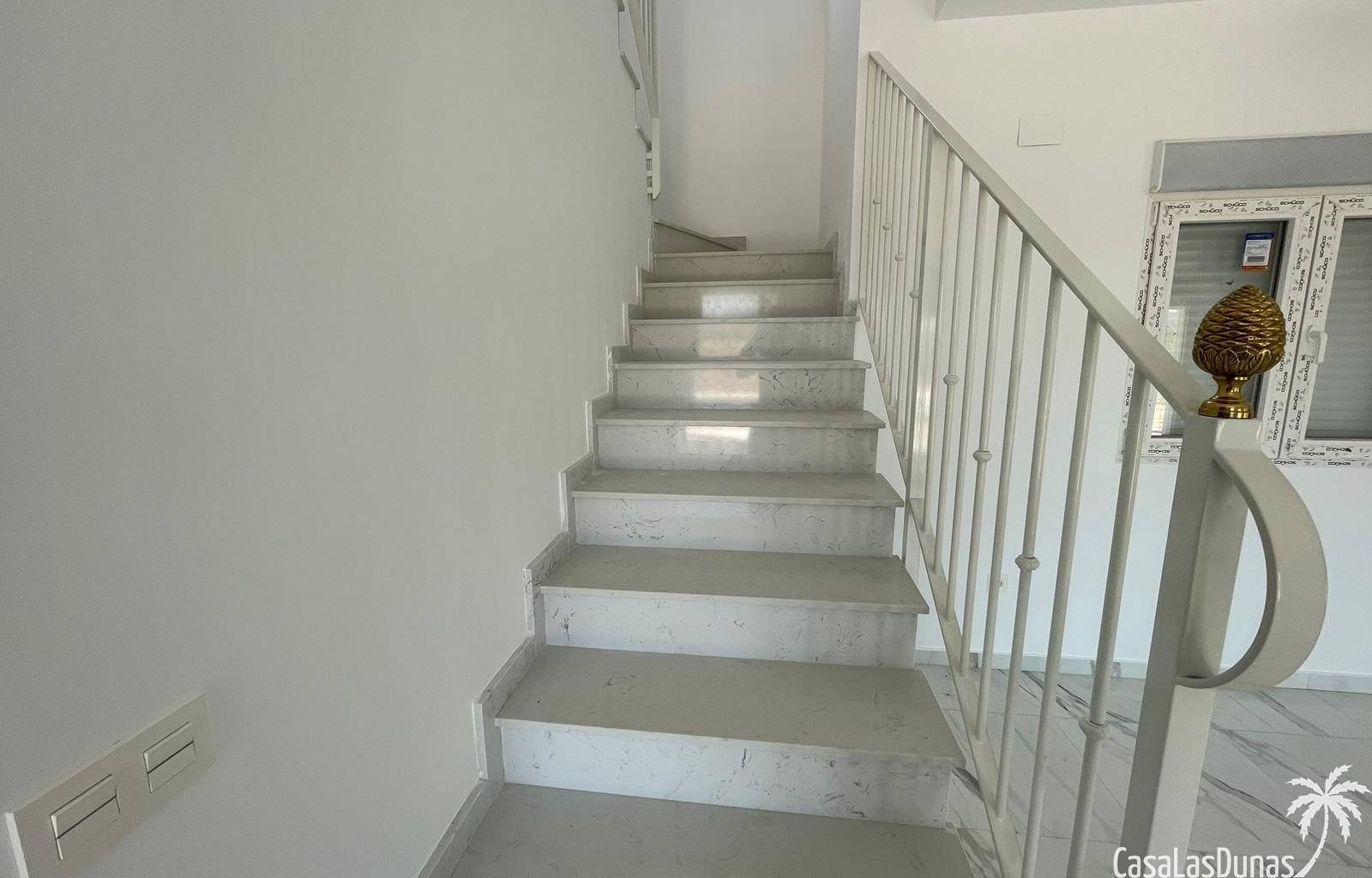 Bauen Sie Ihre eigene Traumvilla in Pinoso ! Es besteht die Möglichkeit, zwischen einem traditionellen Baustil und einem modernen Stil zu wählen. Das